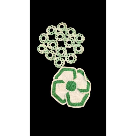 Green & White Vintage Crochet Doilies Handmade Floral Set Of 2 Two Sizes Pre-Own - Picture 3 of 5